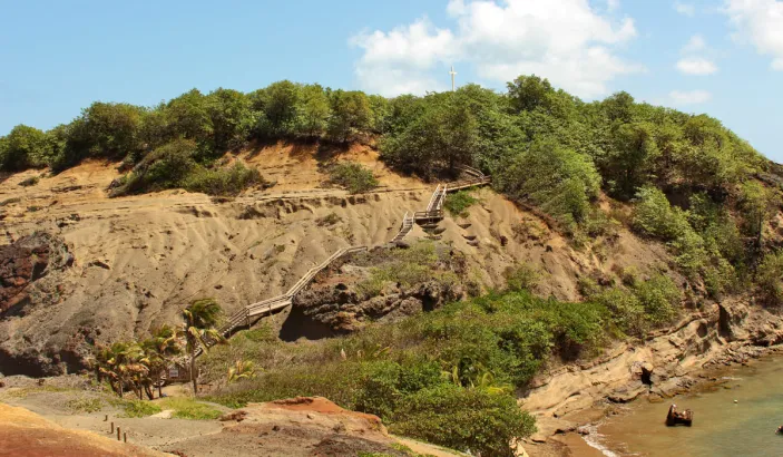 Vue rapprochée de l'îlet Sainte-Marie