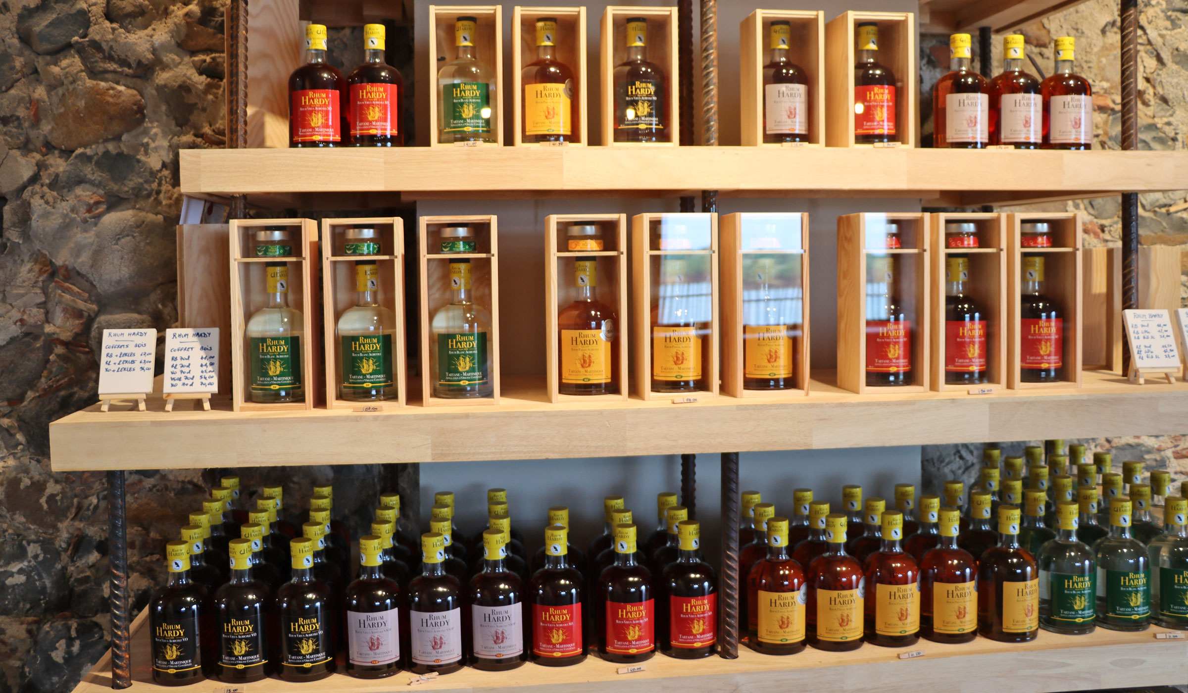 Rhums en vente à la distillerie Hardy