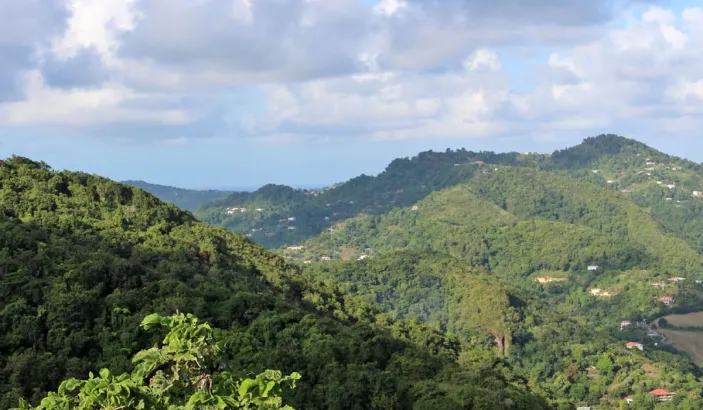 Vue panoramique sur les massifs du sud
